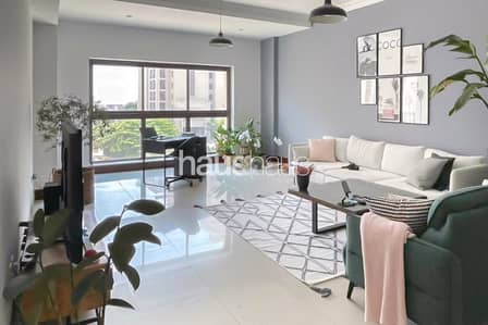2 Bedroom Apartment for Sale in Palm Jumeirah, Dubai - Vacant Now | Best Priced | Bright & Spacious