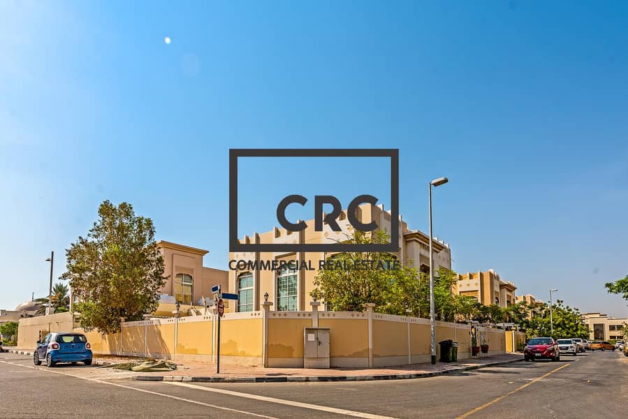 Corner Villa | Bank or Aesthetic Clinic