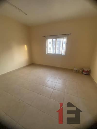 STUDIO APARTMENT WITH CENTRAL AC AND CENTRAL GAS NEAT AND CLEAN FAMILY BUILDING NEAR TO PARK PRICE ONLY 11999/-
