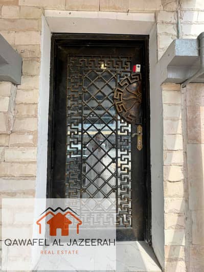 SERVICE BLOCK (3 BED + Hall+ Living + kitchen ) including all bills WATER AND ELECRICITY