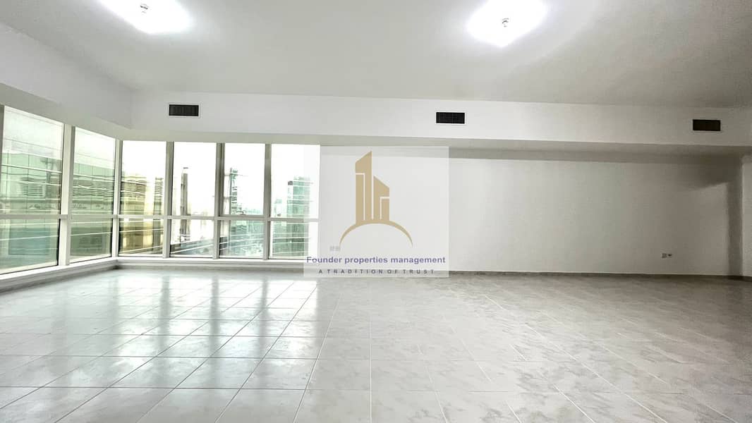Ample 3 Bed Room in Superb Location with Parking