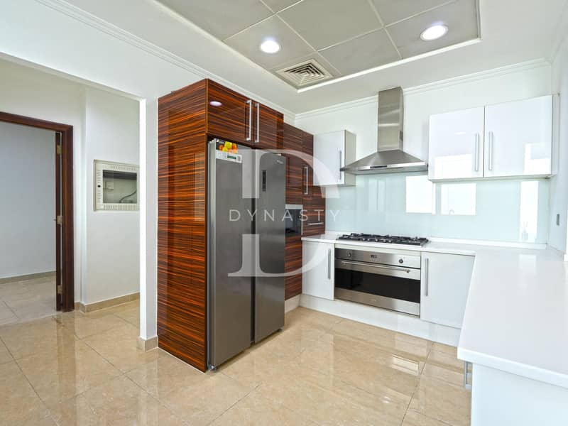 10 KITCHEN 2. jpg