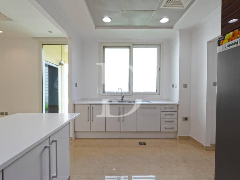 8 KITCHEN 1. jpg