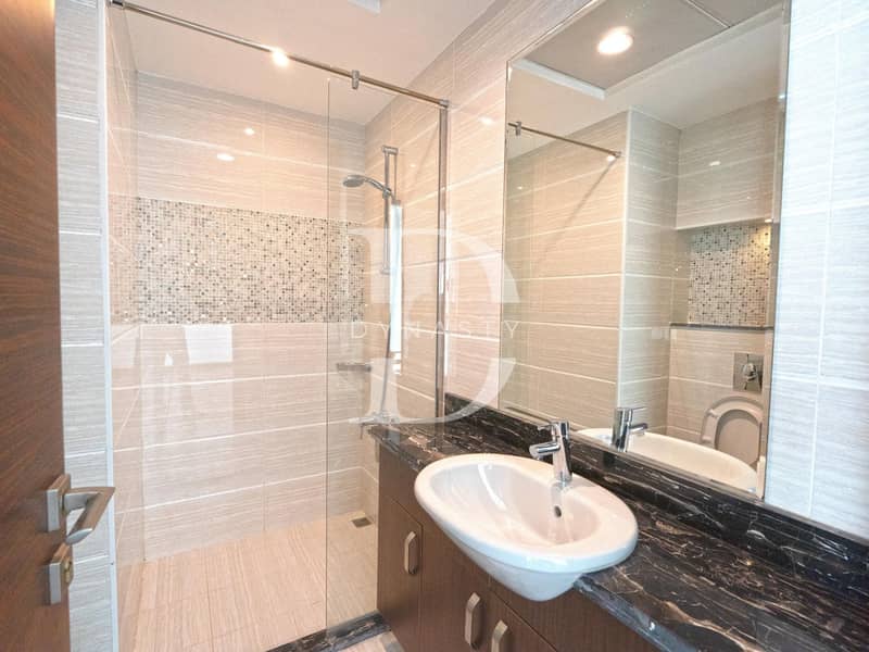 6 BATHROOM 1. jpg