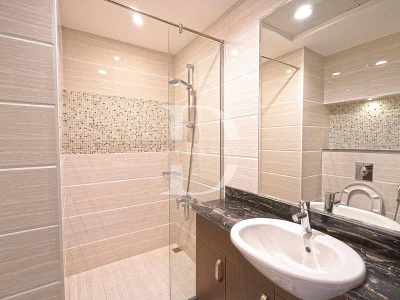 16 BATHROOM 2. jpg