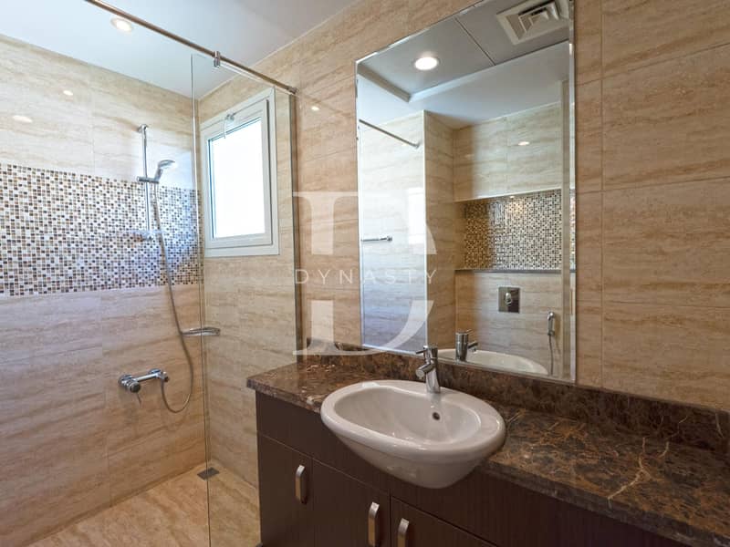 17 BATHROOM 3. jpg