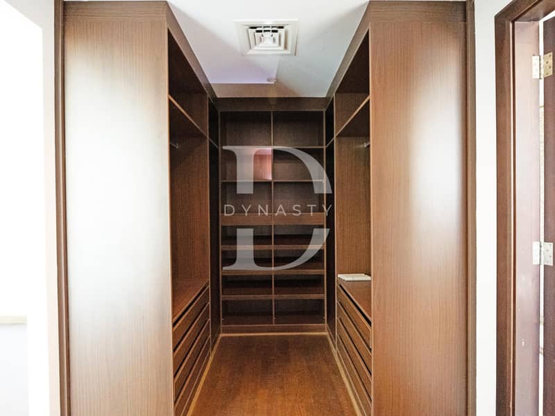 19 MB CLOSET 2. jpg