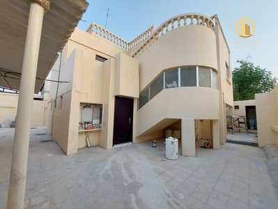 Spacious double story villa with covered parking & new AC / reonovated vila