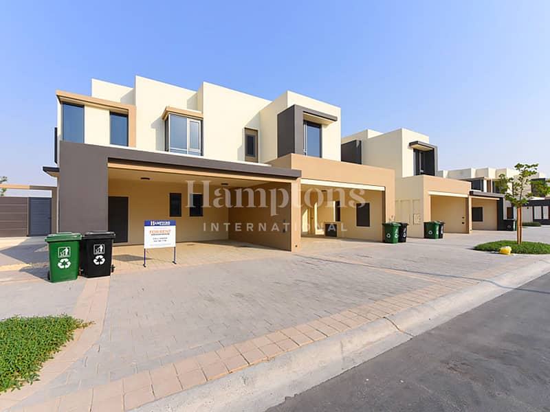 Huge Plot | 4BR + M | Single Row Huge Plot | 4BR + M | Single Row