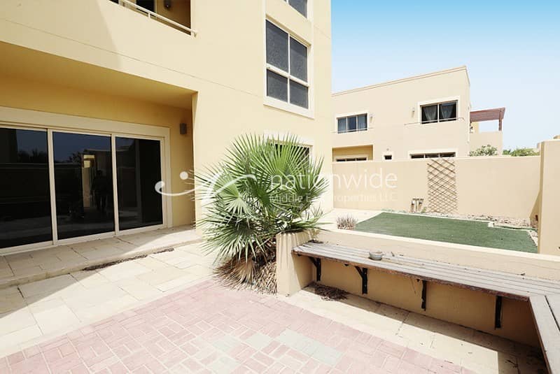 2 Chq! 4BR Townhouse with Maid + Gardens