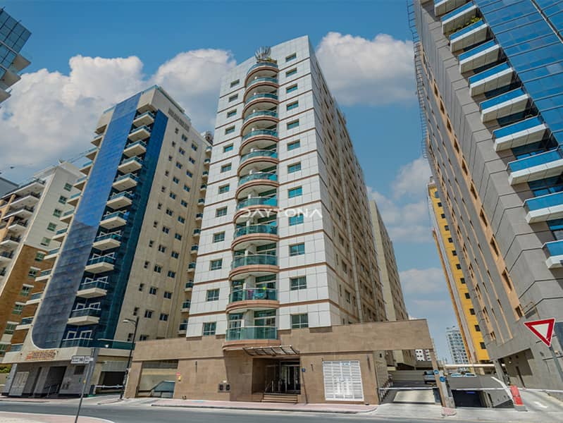 READY TO MOVE IN | NEAR POND PARK | CLOSE TO MOSQUE AND SUPERMARKET READY TO MOVE IN | NEAR POND PARK | CLOSE TO MOSQUE AND SUPERMARKET
