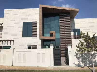 Waterfront Villa with Pool and 4 Carparking Spaces Waterfront Villa with Pool and 4 Carparking Spaces