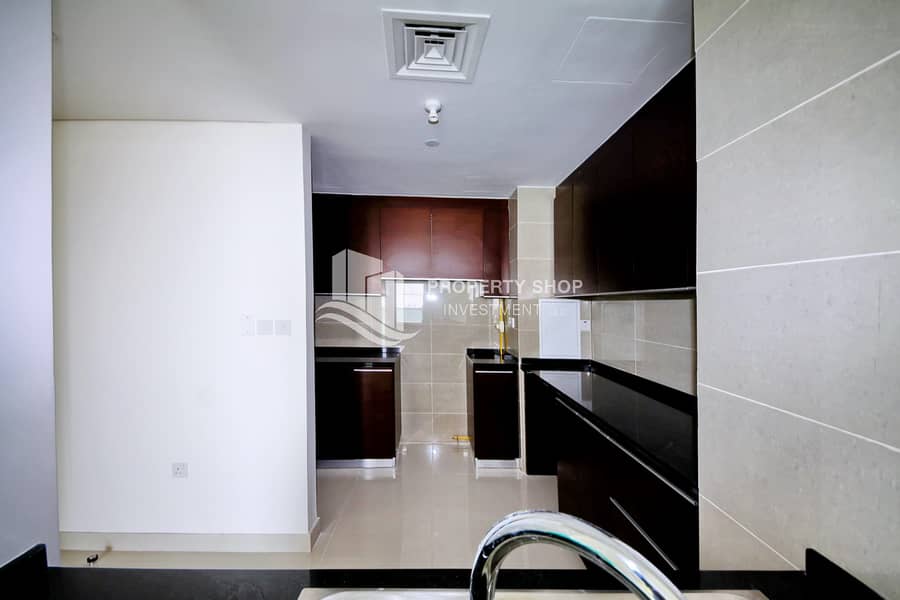 10 1-bedroom-abu-dhabi-al-reem-island-marina-square-marina-blue-kitchen-1. JPG