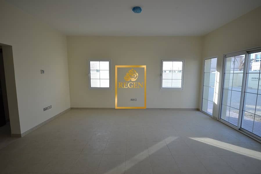 3 Spacious Living. JPG