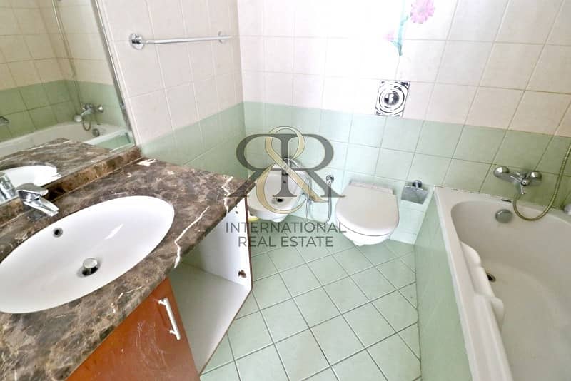 15 Well Maintained I Spacious 2 Bedrooms I Lake View