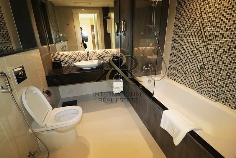 10 High Floor I Enticing Views.