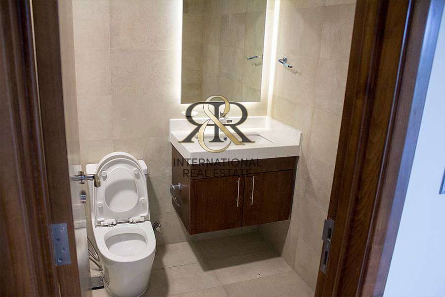 10 Highly Maintained Spacious 2 Bedrooms | Great Location