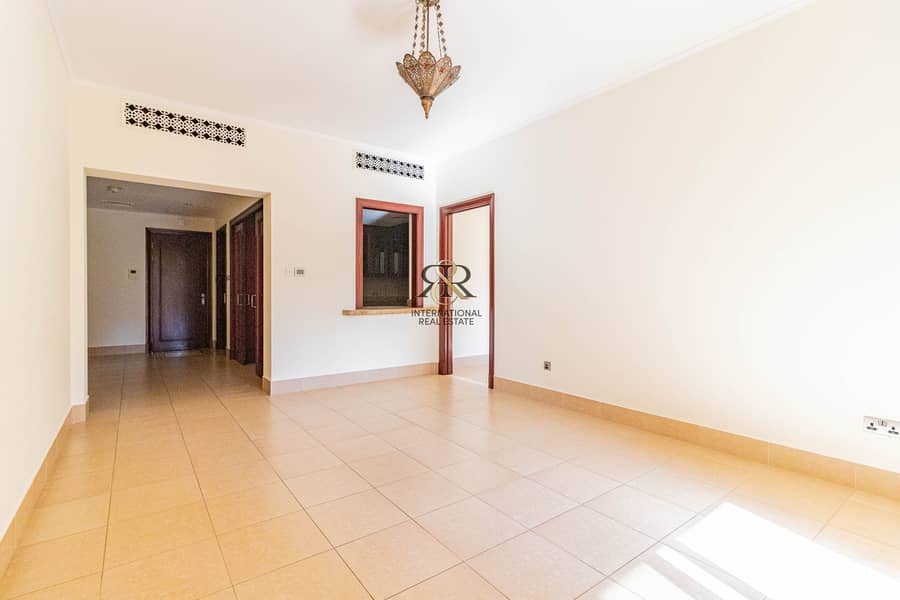 Spacious and Well Maintained 2 Bedrooms with balcony Spacious and Well Maintained 2 Bedrooms with balcony