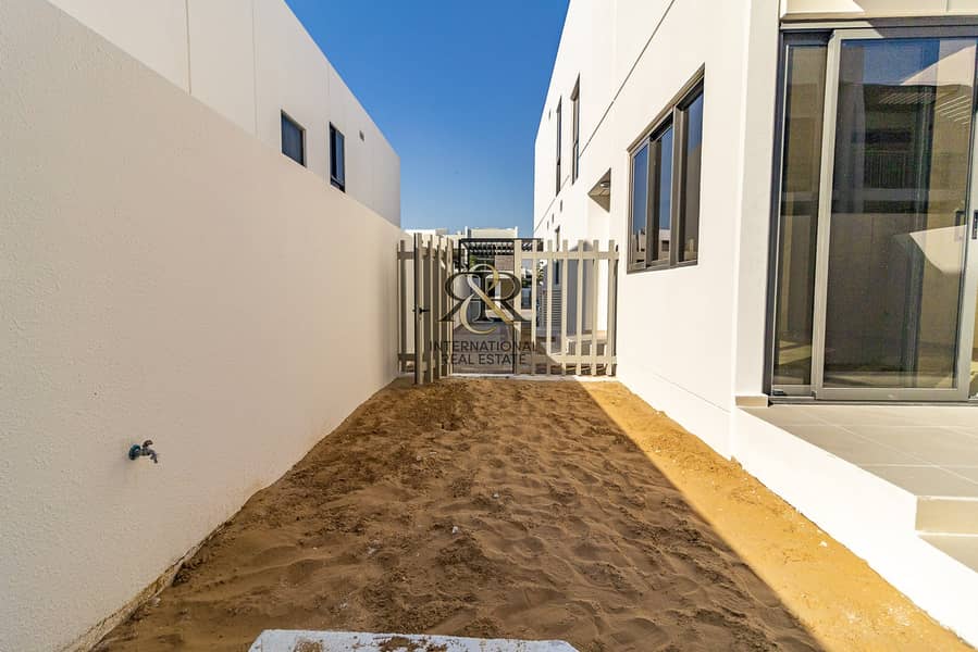 5 Brand New Spacious 3 Bedrooms with Balcony | Well Maintained
