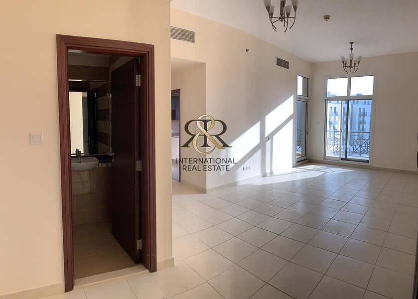 2 Vacant Unit and Spacious 2 Bedrooms with balcony