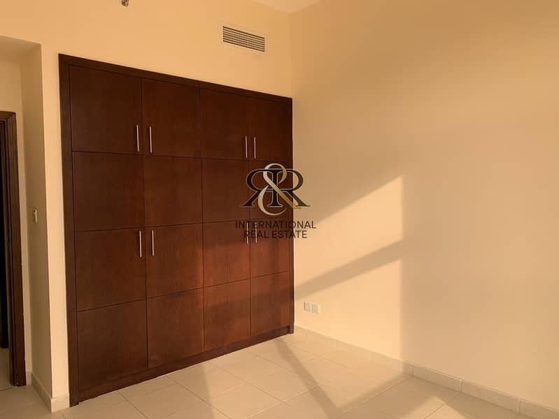 5 Vacant Unit and Spacious 2 Bedrooms with balcony