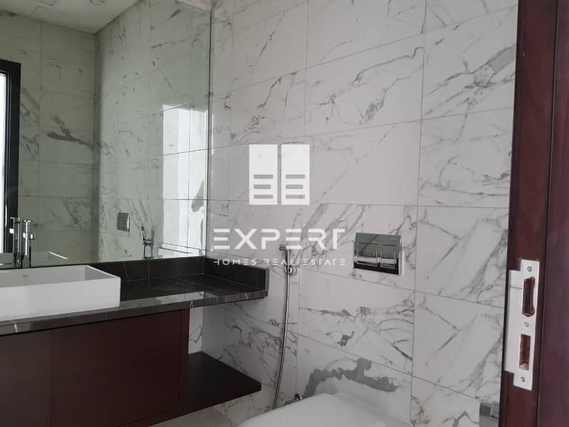 18 Bright And beautiful 3BR+lounge Apt for sale