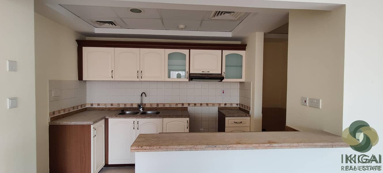 17 One Month Free | Large Balcony | No Commission