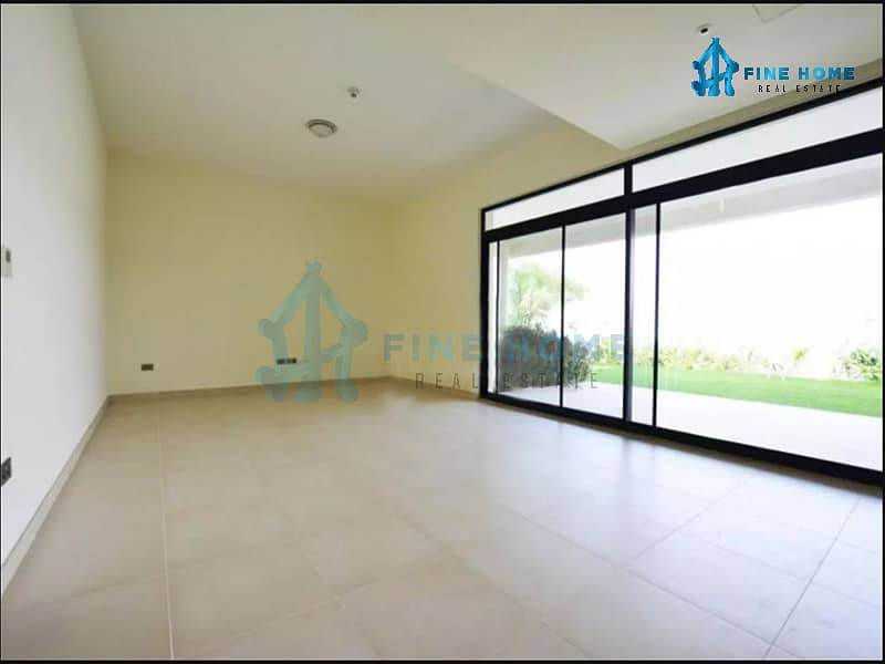 Prime location ! 5 BR. Villa With Rent Refund