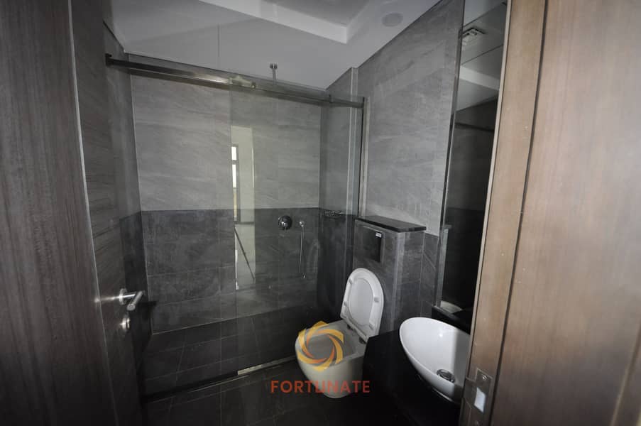 5 Washroom. JPG