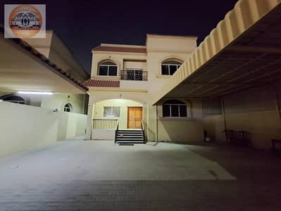 Right next to the mosque, a villa for rent in Ajman, Al Rawda area, two floors, directly on the street