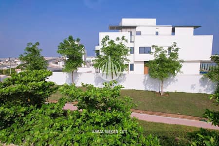 Ready-to-deliver villa with 2 sea views directly in the middle of the water island in the most prestigious residential complex in Sharjah