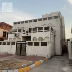 فيلا بموقع وسعر مميزين  - داخل جزيرة أبو ظبي شارع المرور