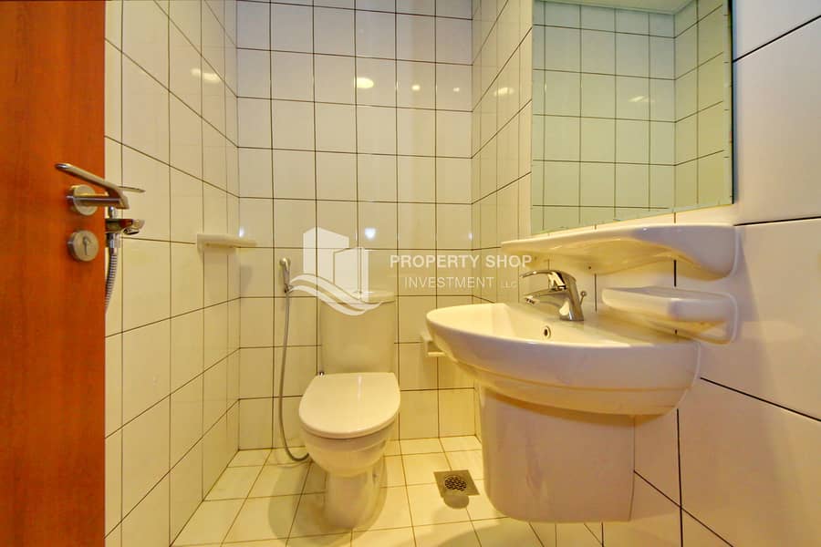 16 3-br-apartment-al-reem-island-shams-abu-dhabi-beach-tower-a-maids-bathroom. JPG