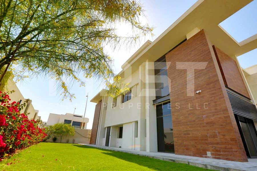 3 External Photo of 4 Bedroom Villa in West Yas Yas Island Abu Dhabi UAE (6). jpg
