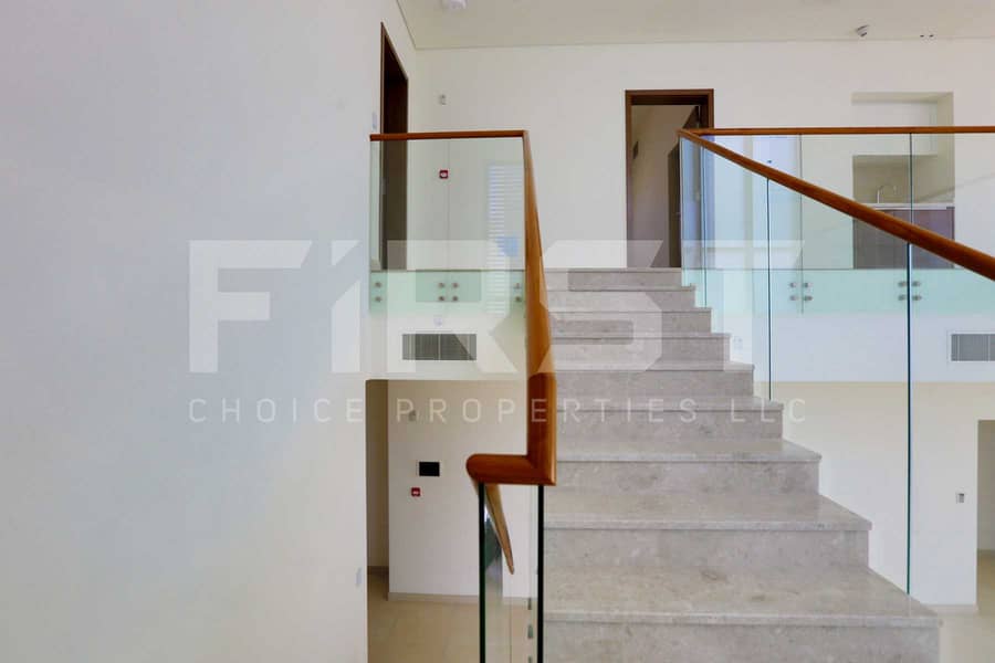 13 Internal Photo of 4 Bedroom Villa in West Yas Yas Island (24). jpg