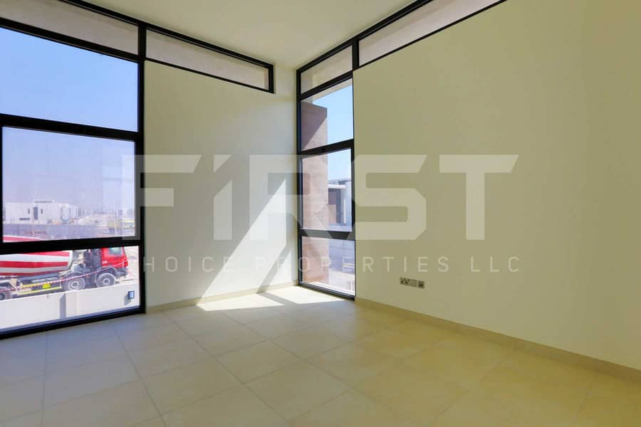 16 Internal Photo of 4 Bedroom Villa in West Yas Yas Island (30). jpg