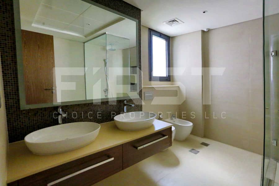 19 Internal Photo of 4 Bedroom Villa in West Yas Yas Island (38). jpg