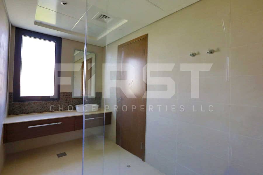 20 Internal Photo of 4 Bedroom Villa in West Yas Yas Island (16). jpg