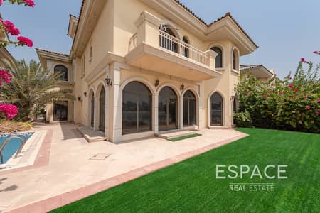 5 Bedroom Villa for Sale in Palm Jumeirah, Dubai - Atrium Entry | High Number | Skyline view