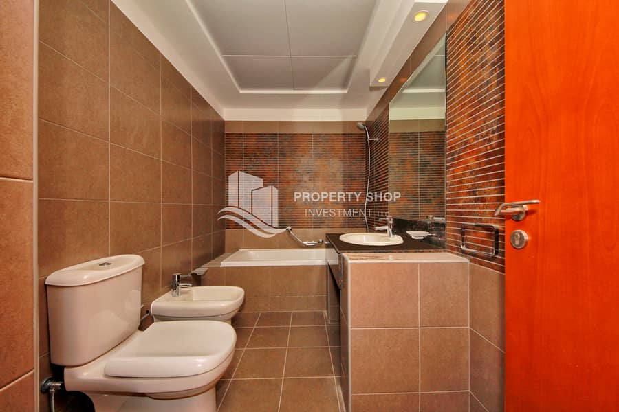 11 2-br-apartment-al-reem-island-shams-abu-dhabi-beach-tower-a-master-bathroom. JPG