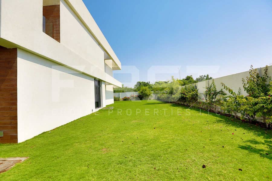 22 External Photo of 5 Bedroom Villa in West Yas Yas Island Abu Dhabi UAE(3). jpg