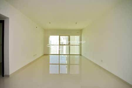 阿尔雷姆岛， 阿布扎比 1 卧室公寓待售 - 1-bedroom-apartment-al-reem-island-marina-square-marina-blue-living-area. JPG