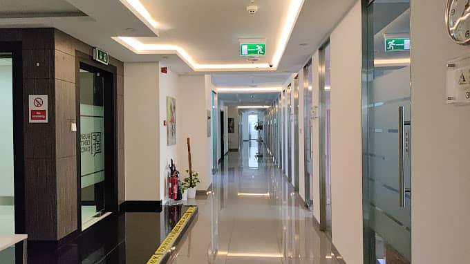 4 hallway 1. jpg