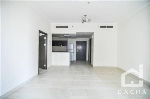 Unfurnished 1 Bedroom / Spacious and Bright
