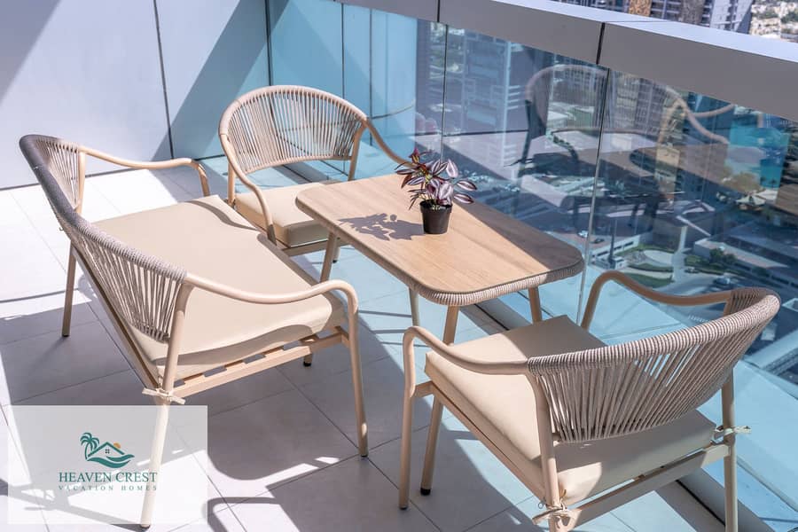 Luxe Four Bed Apartment - Free Parking, Gym and Pool - All Bills Included