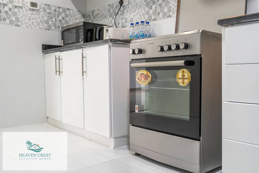 Luxe Four Bed Apartment - Free Parking, Gym and Pool - All Bills Included - Image 6