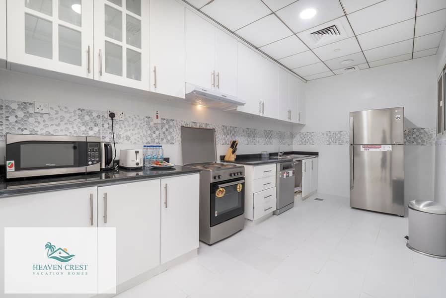 Luxe Four Bed Apartment - Free Parking, Gym and Pool - All Bills Included - Image 11