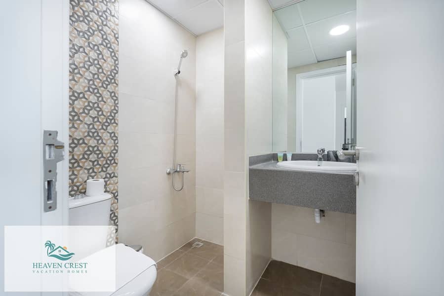 Luxe Four Bed Apartment - Free Parking, Gym and Pool - All Bills Included - Image 12