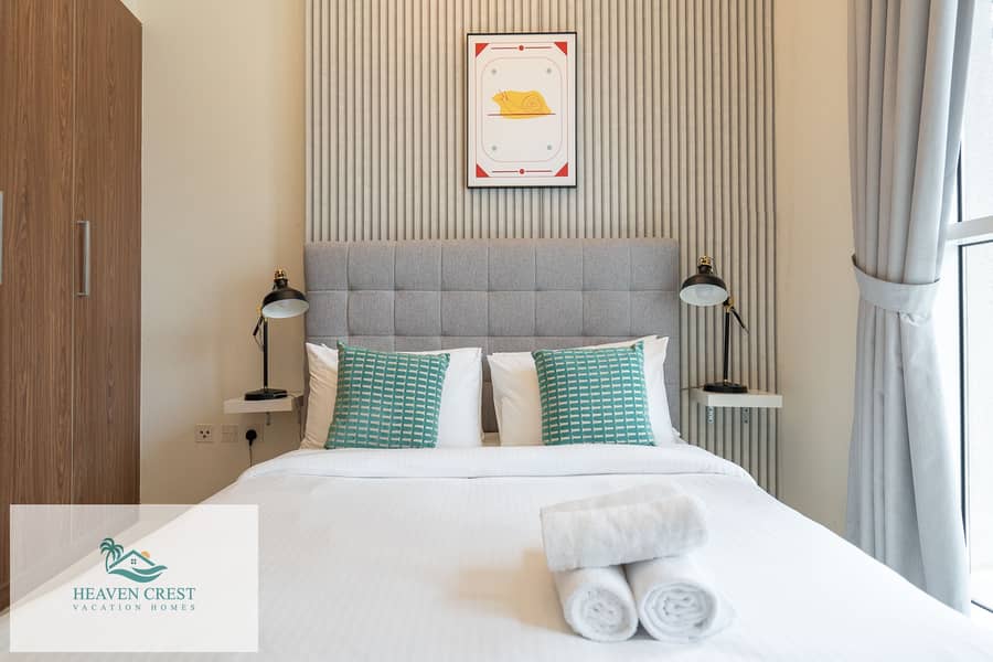 Prime Location & Luxe Design | Bills Included | Fully Furnished Pool, Parking, Gym - Image 17