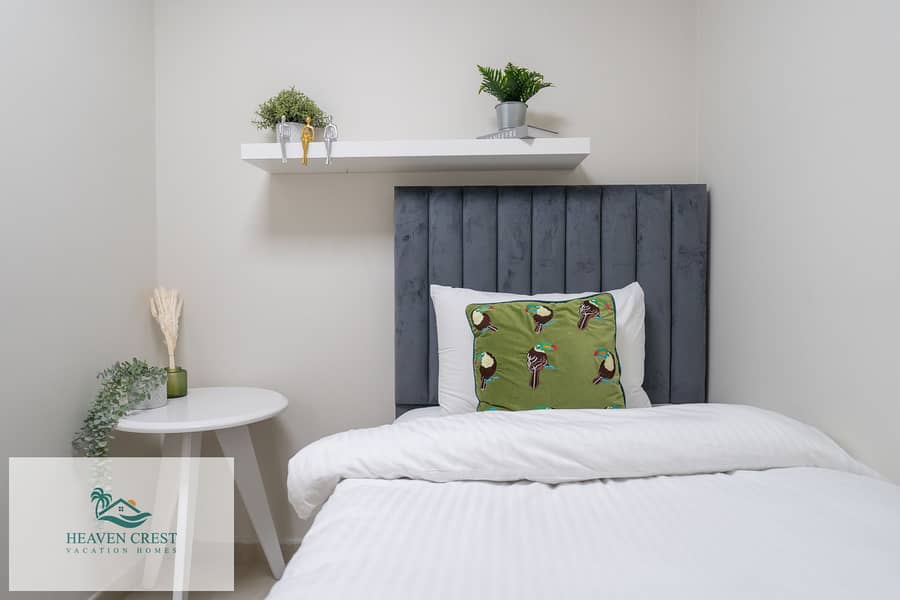 Prime Location & Luxe Design | Bills Included | Fully Furnished Pool, Parking, Gym - Image 18